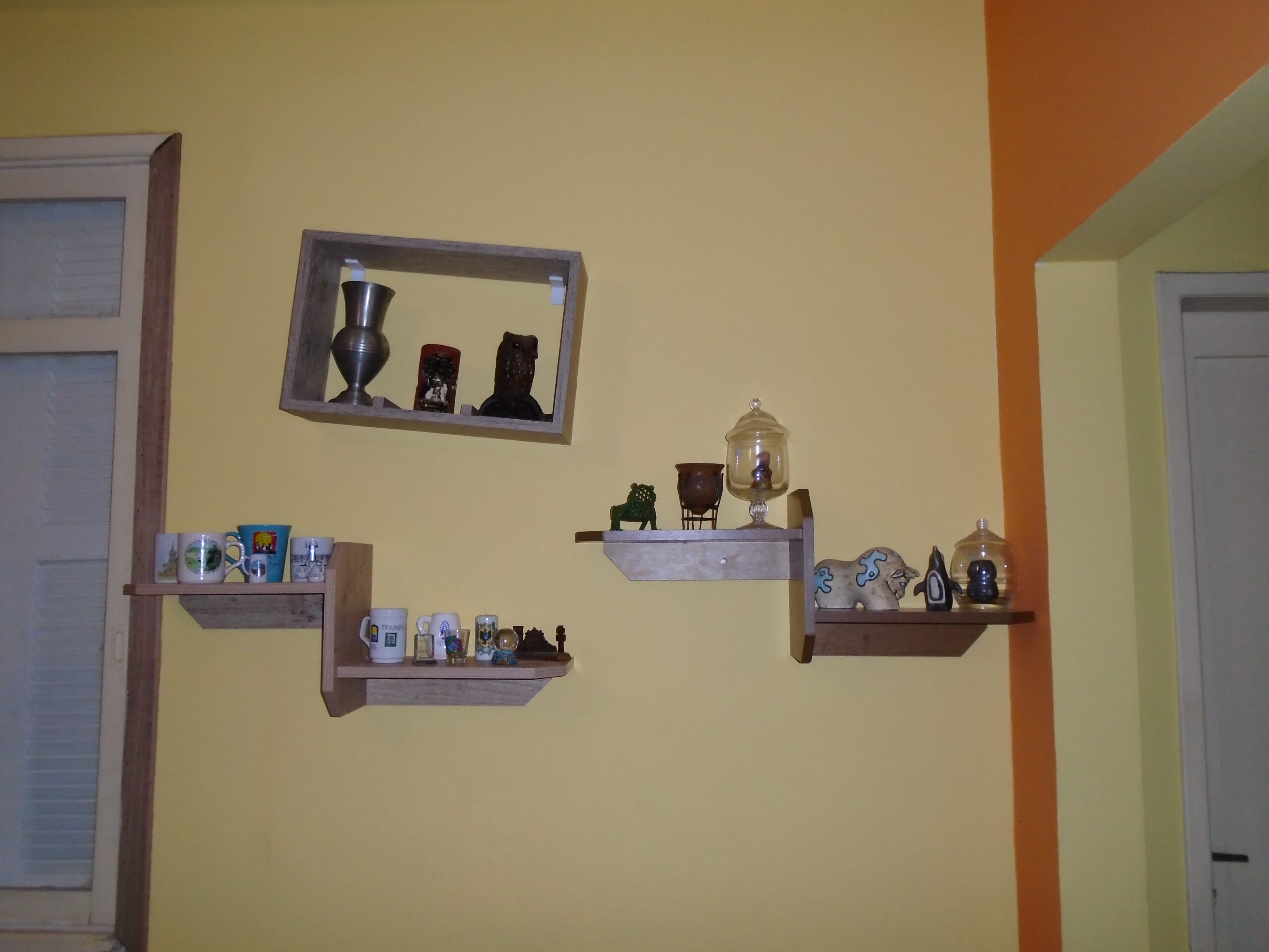 Rustic Floating Shelves (image credits: wikimedia)