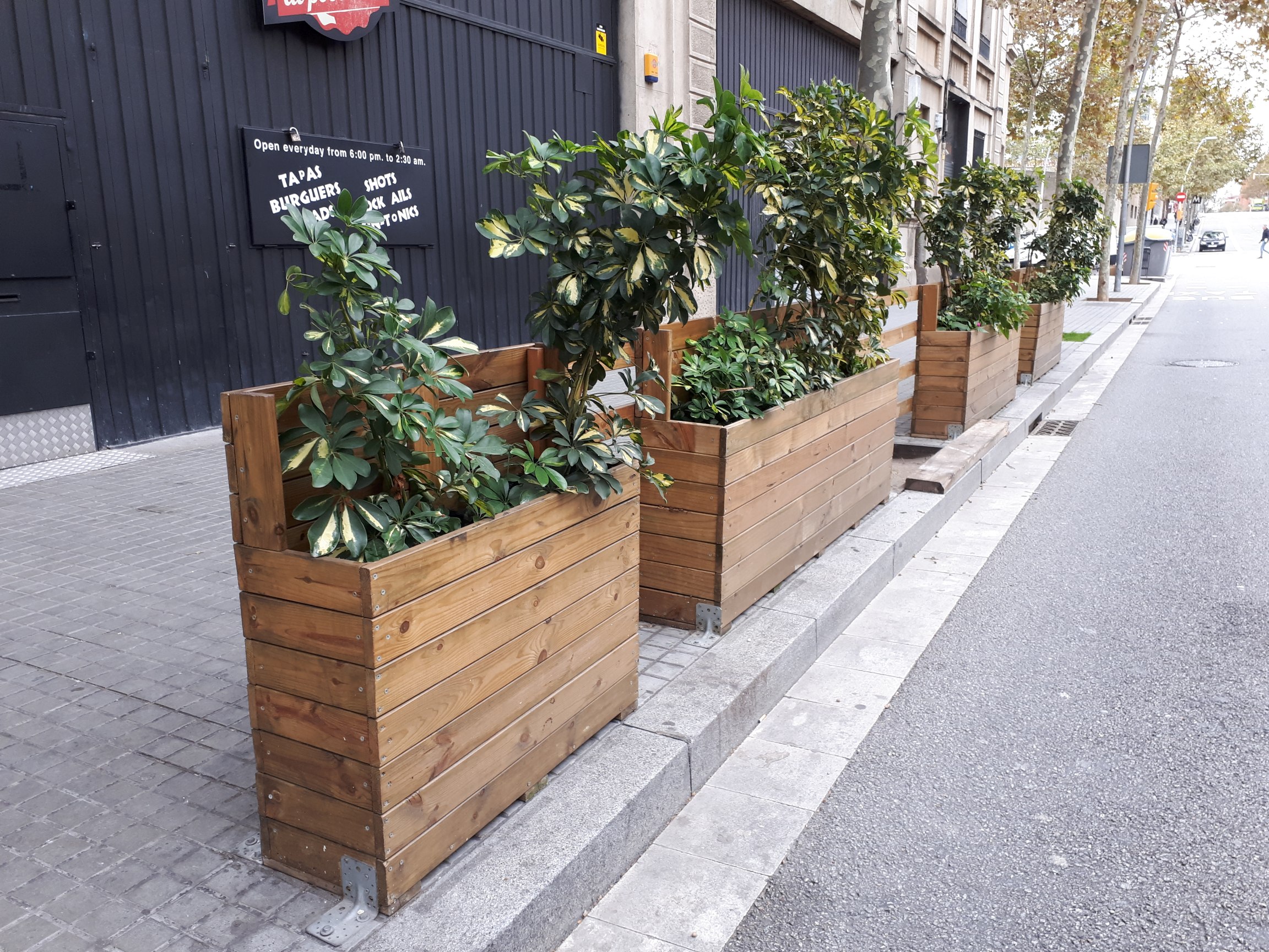 DIY Wooden Planters (image credits: wikimedia)