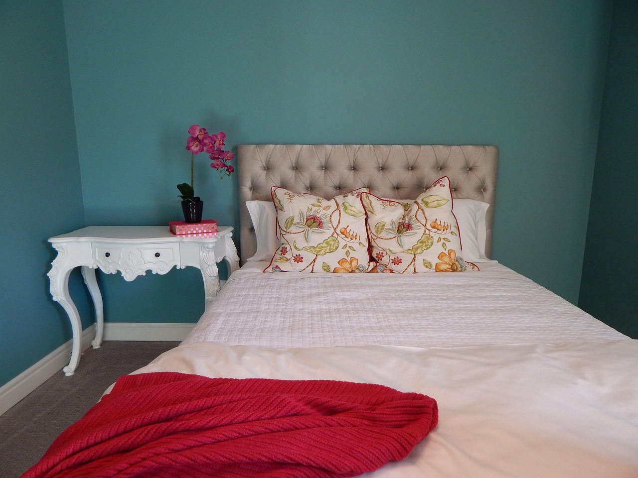 Custom Wooden Headboard (image credits: pixabay)