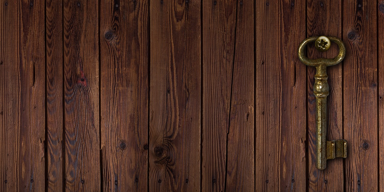 Wooden Key Holder (image credits: pixabay)