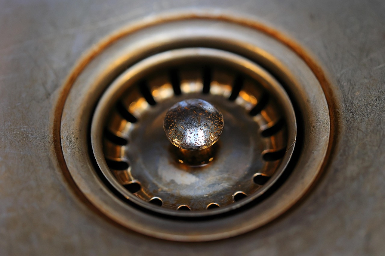 Unclogging Drains (image credits: pixabay)