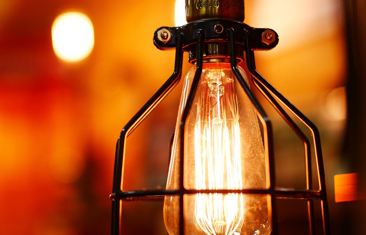 Replacing Light Fixtures (image credits: pixabay)