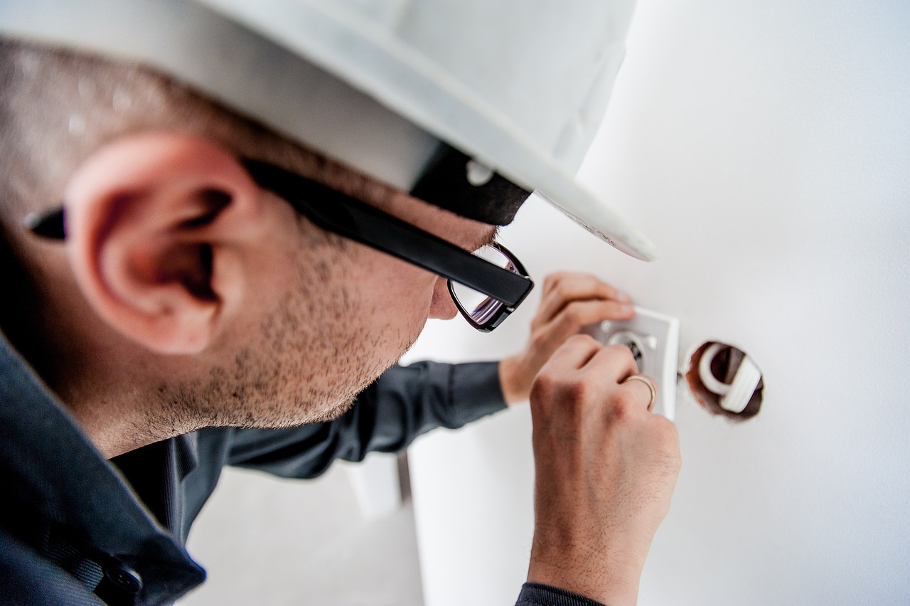 Electrical Work: Playing with Fire Isn’t Worth the Risk (image credits: pixabay)