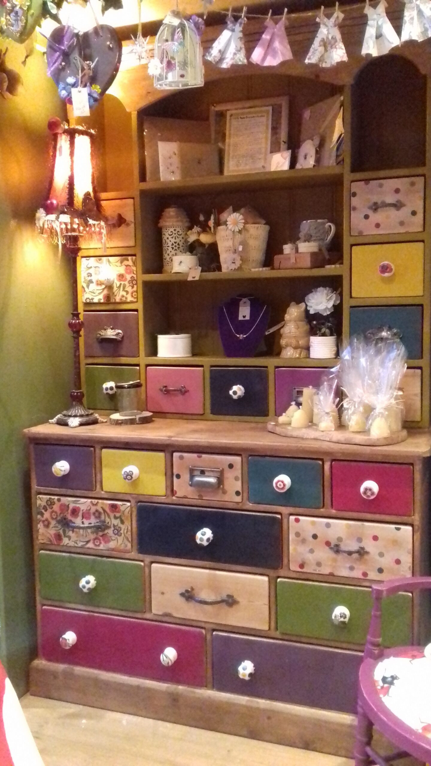 Upcycled Wood Projects: Eco-Friendly Creativity (image credits: wikimedia)