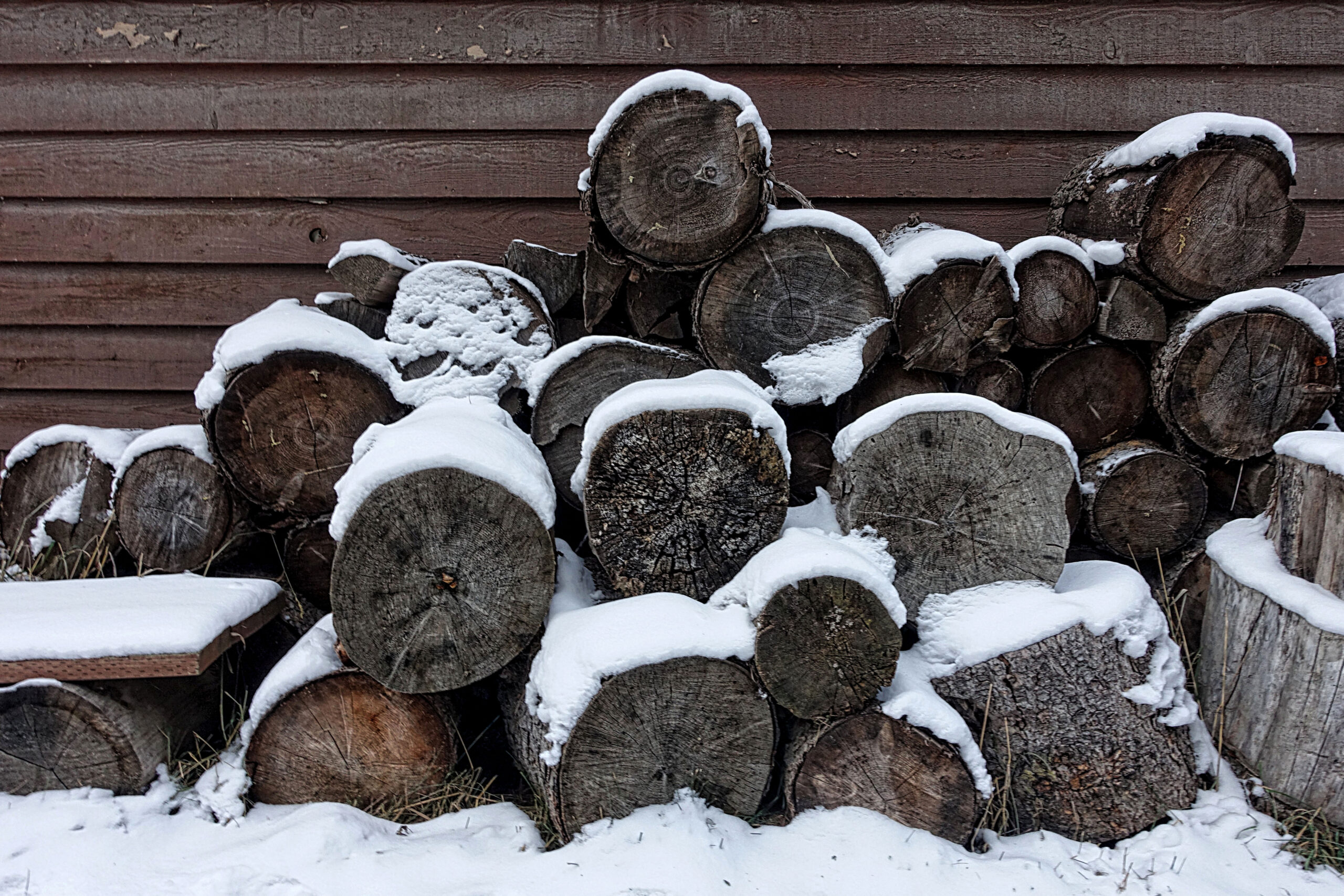 Weatherproofing: Protecting Wood from Rain, Snow, and Sun (image credits: wikimedia)