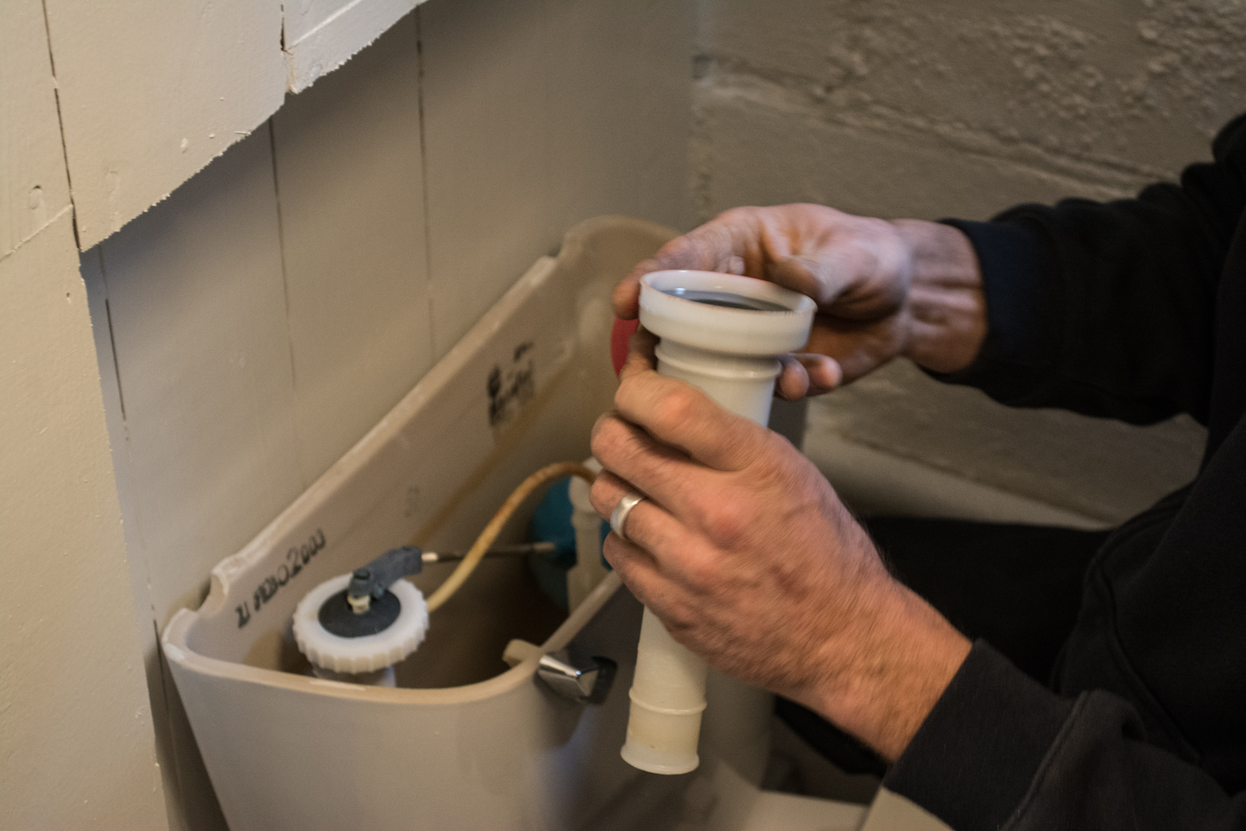 Replacing the Fill Valve: A Quiet, Efficient Toilet (image credits: wikimedia)