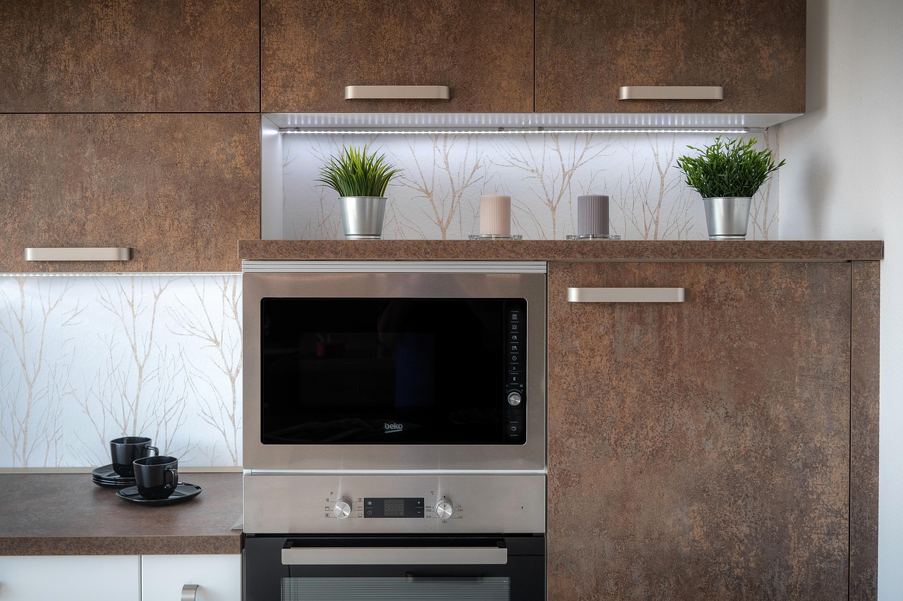 Replacing Cabinet Hardware (image credits: pixabay)