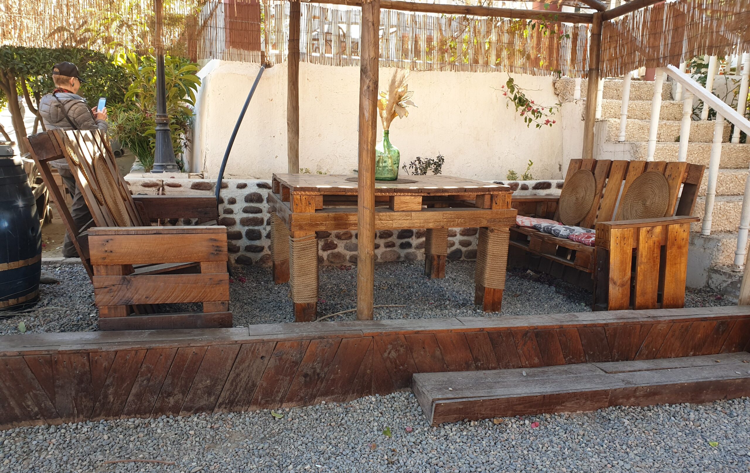 Pallet Potting Benches (image credits: wikimedia)