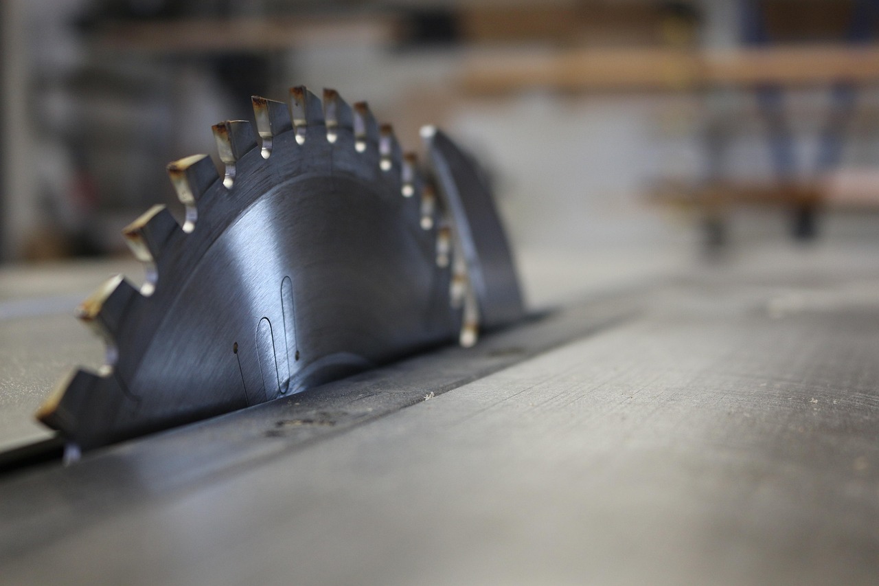Circular Saw: The Backbone of Big Cuts (image credits: pixabay)
