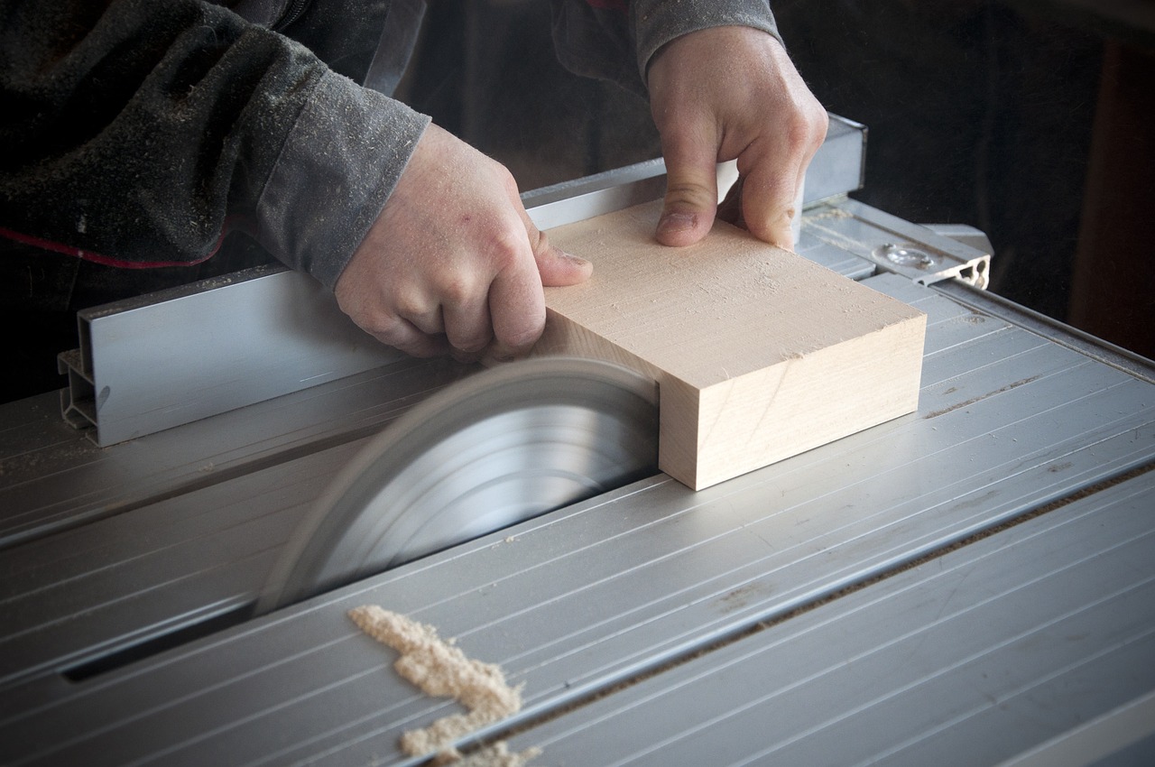 Table Saw: The Heart of the Workshop (image credits: pixabay)