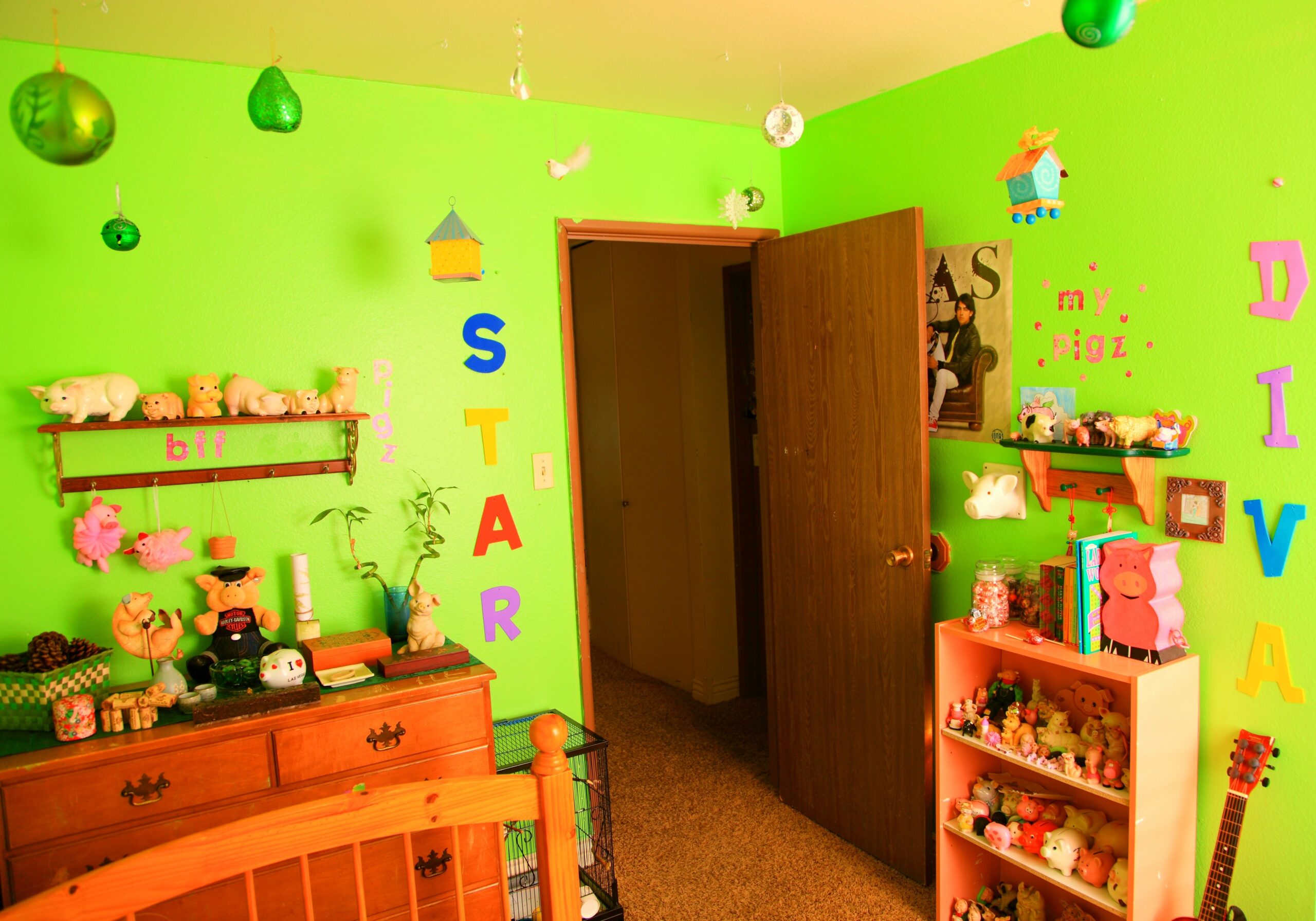 Paint a Mural in Your Home (image credits: wikimedia)