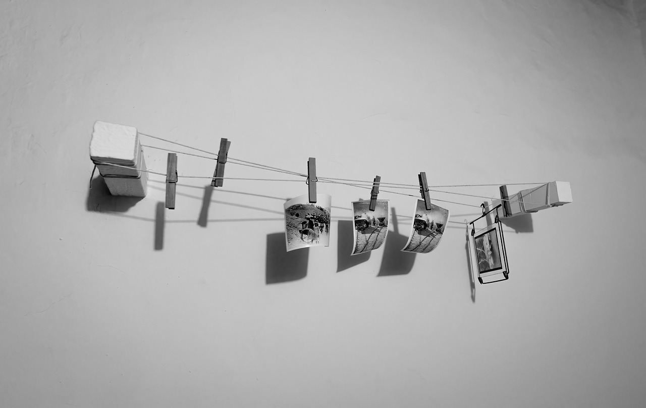 Design a Family Photo Wall (image credits: pixabay)