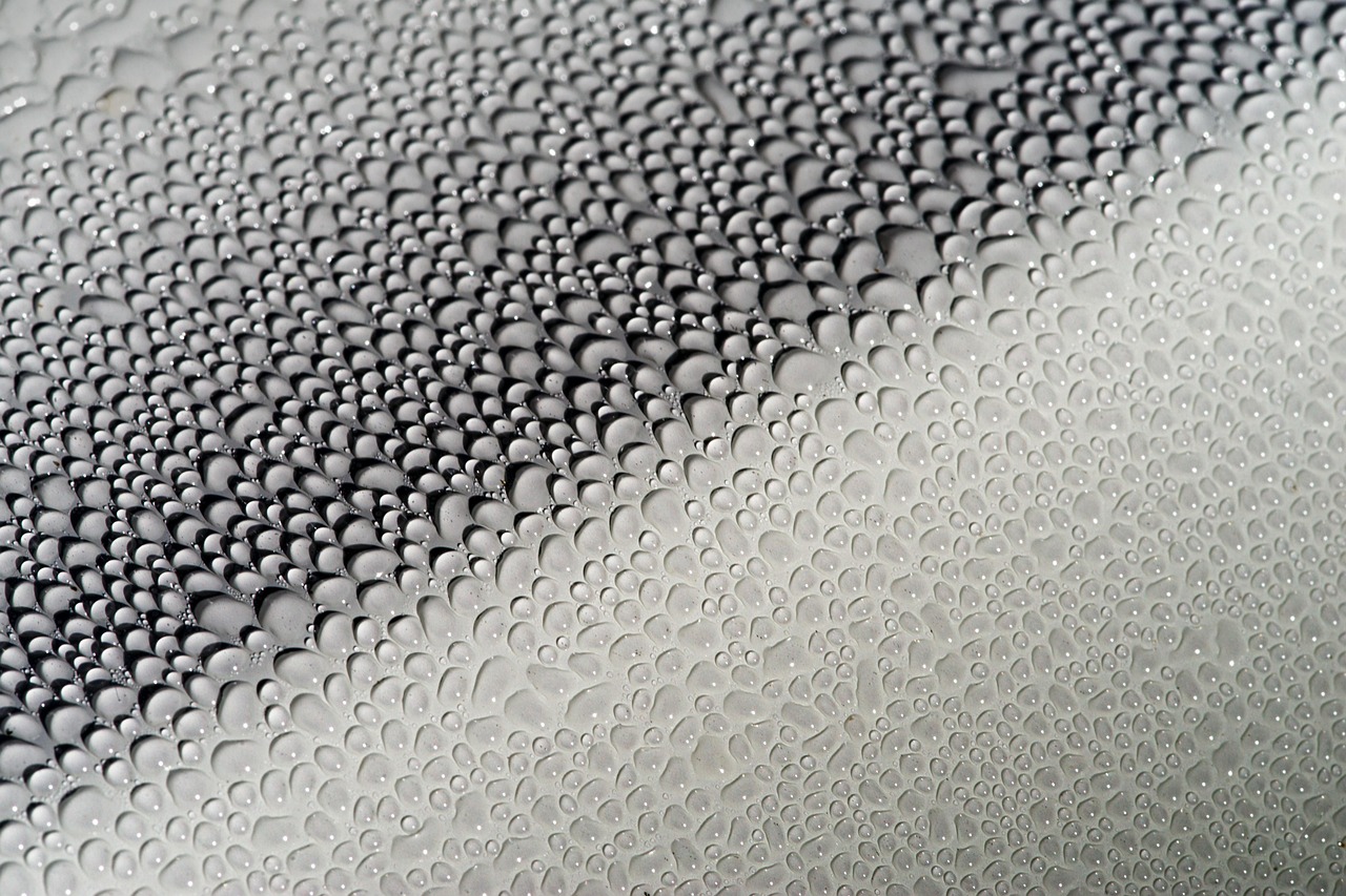 Sealing Drafty Windows (image credits: pixabay)
