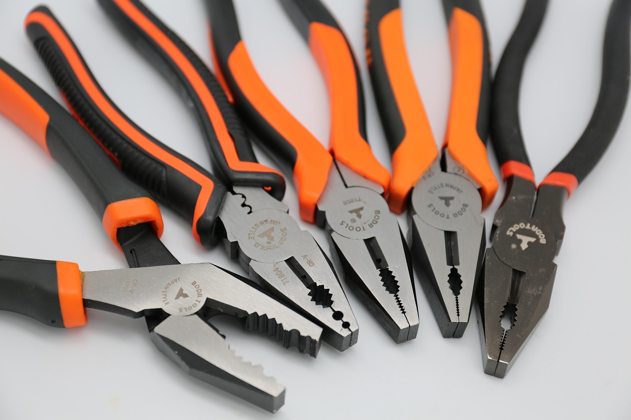 Pliers: The Grip You Need (image credits: pixabay)